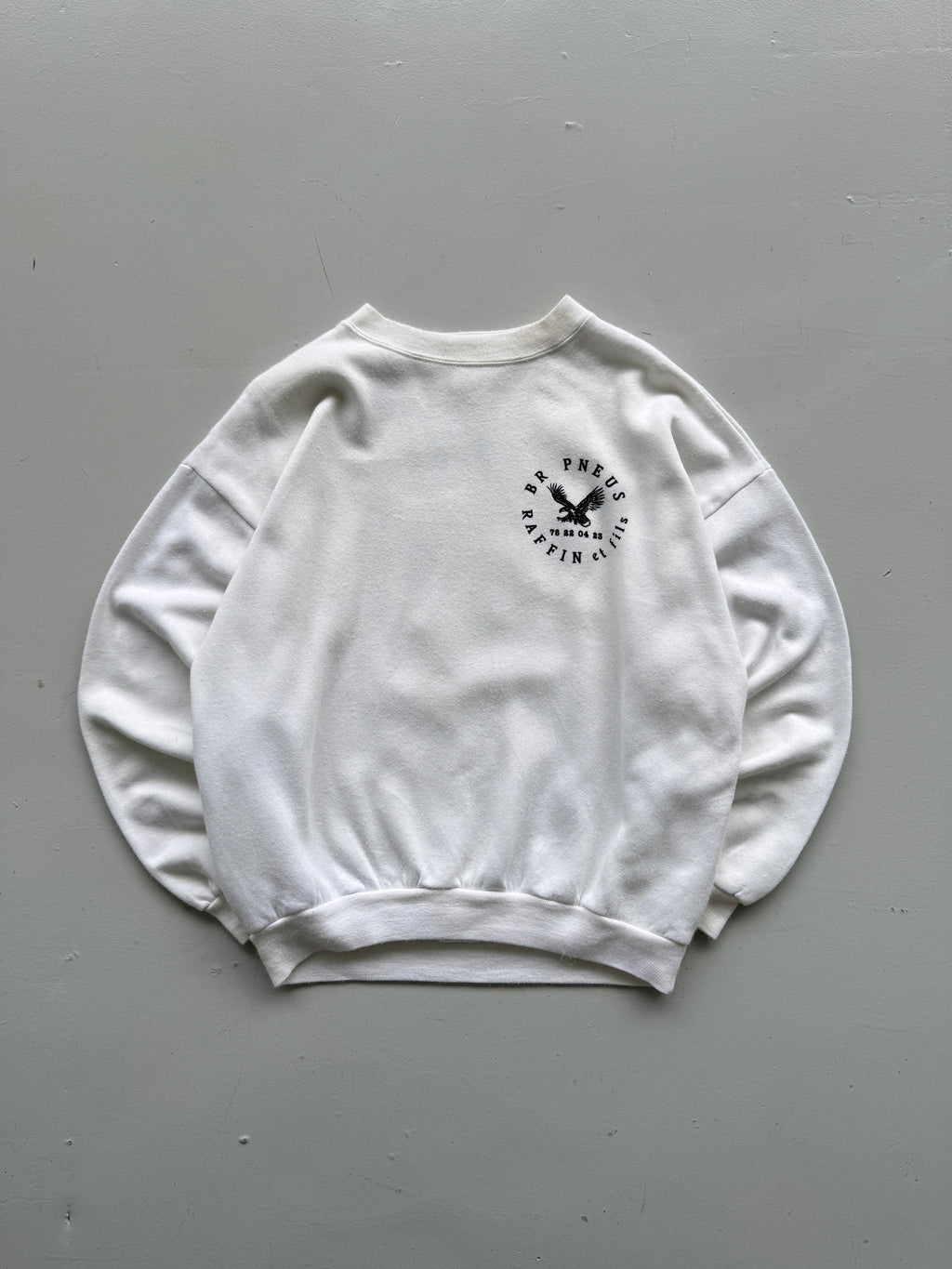 White Eagle 90's Vintage Animal Graphic Sweatshirt Graphic - Large