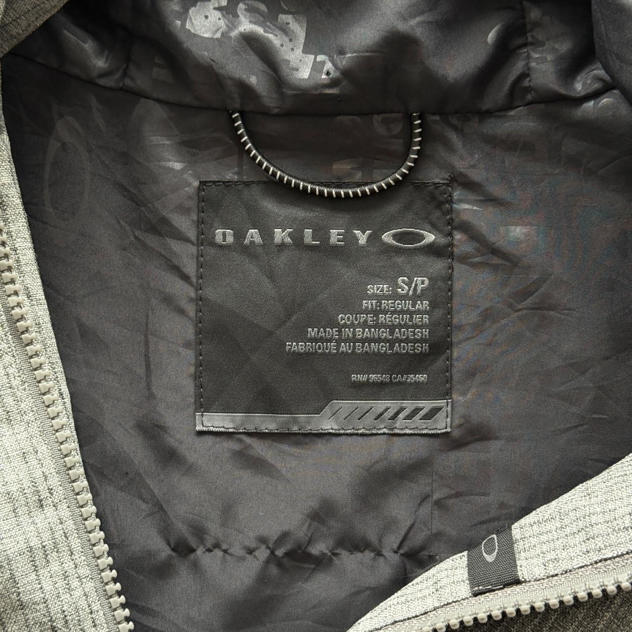 Grey Oakley 00’s Vintage Waterproof Jacket - Small