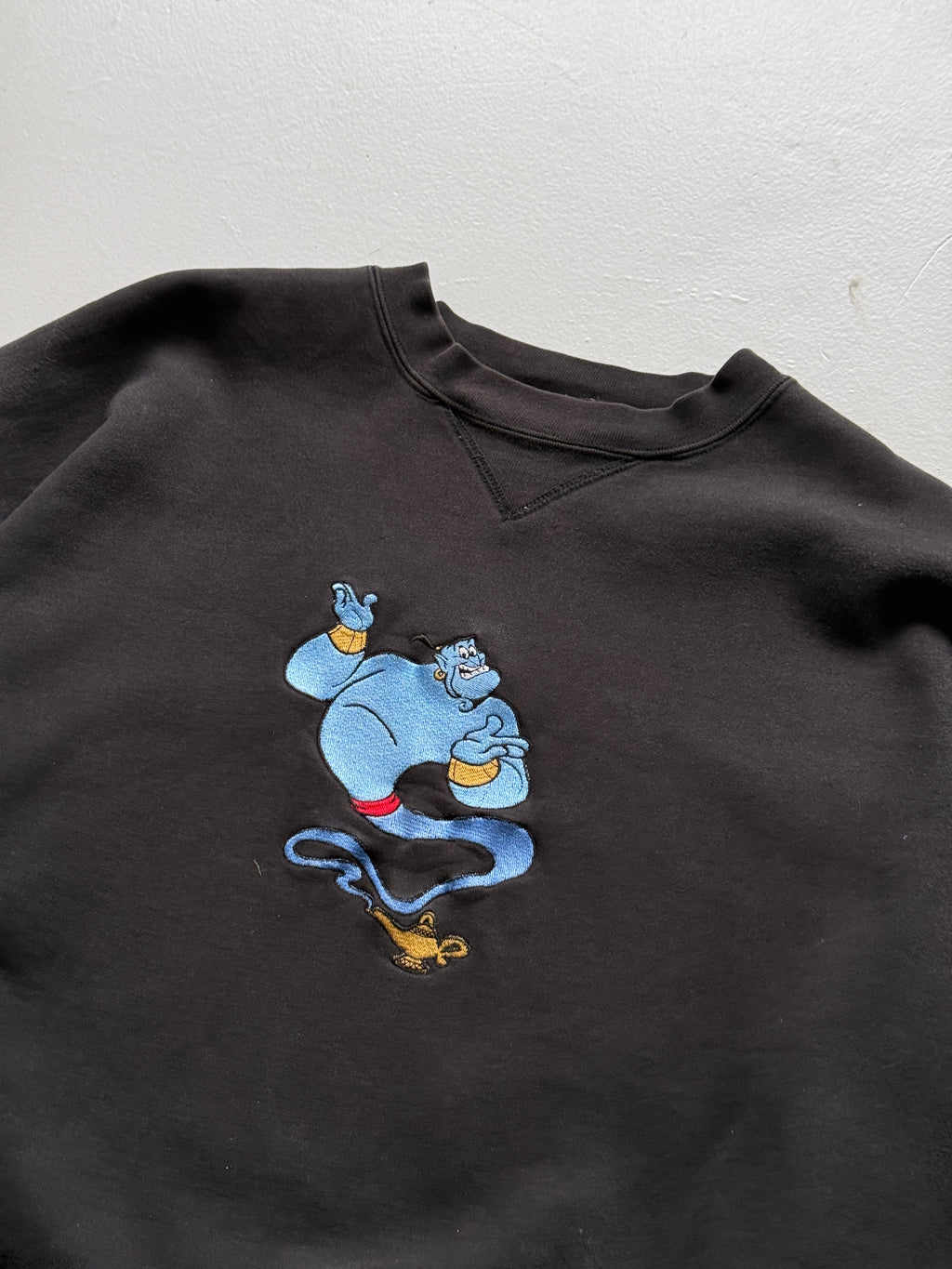 Disney Aladdin Genie 90's Vintage Embroidered Sweatshirt - Large