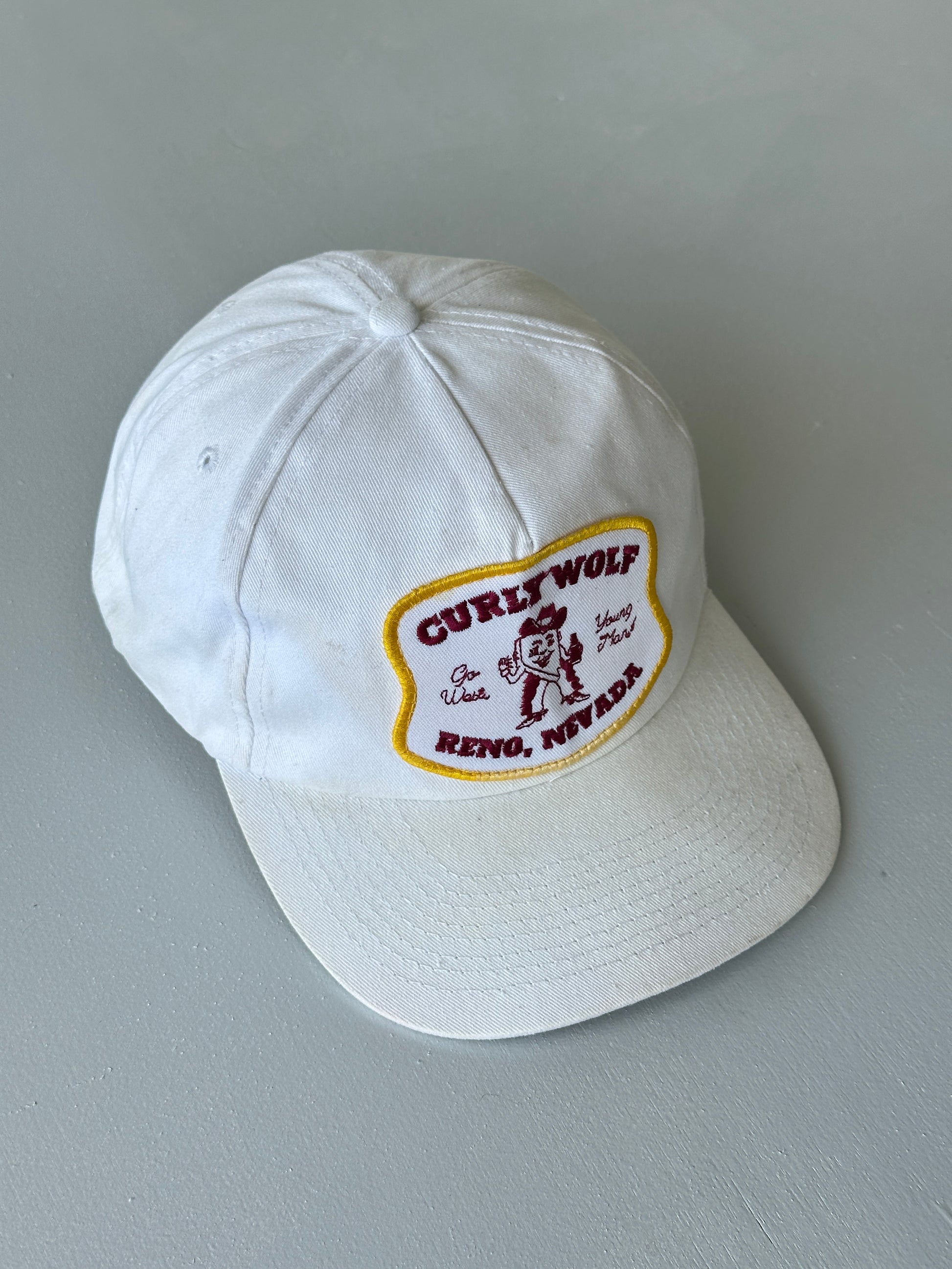 White Curly Wolf Reno Nevada 80's Vintage SnapBack Trucker Cap