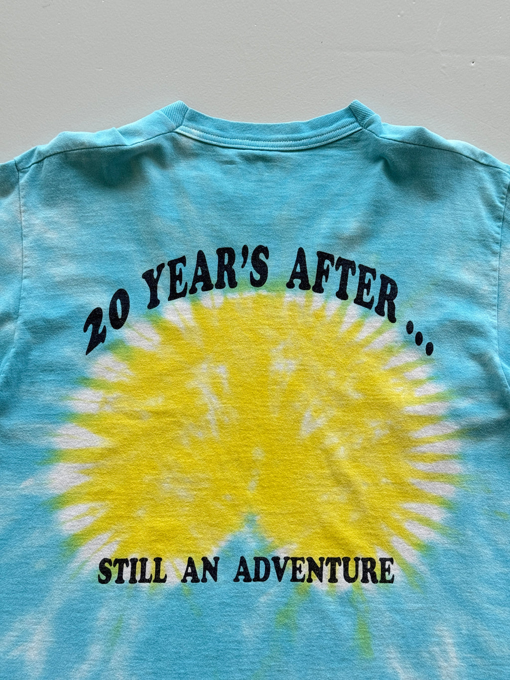 Blue Tie-Dye 90's Vintage Tourist Graphic Single Stitch T-Shirt - Medium