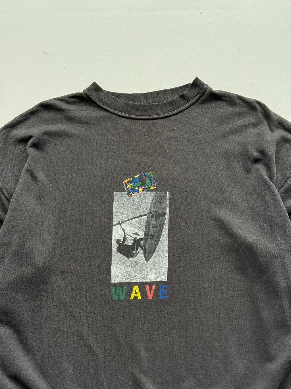 Wave Faded Windsurfing Graphic 90's Vintage Sweatshirt - Large