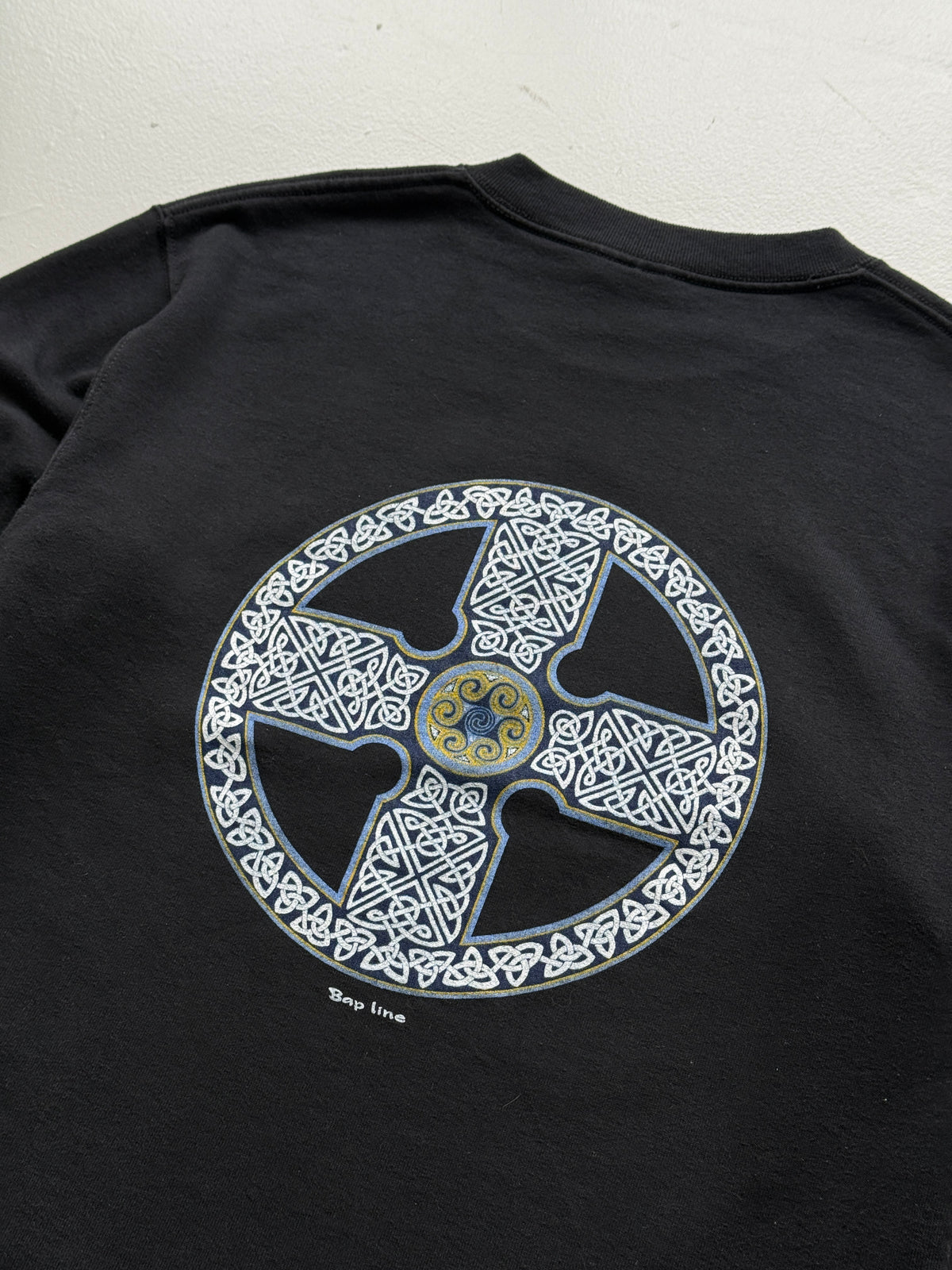 Black Celtic Design 90's Vintage Sweatshirt - Medium