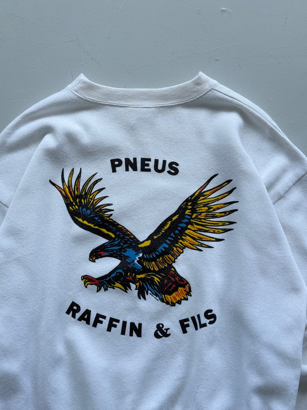 White Eagle 90's Vintage Animal Graphic Sweatshirt Graphic - Large