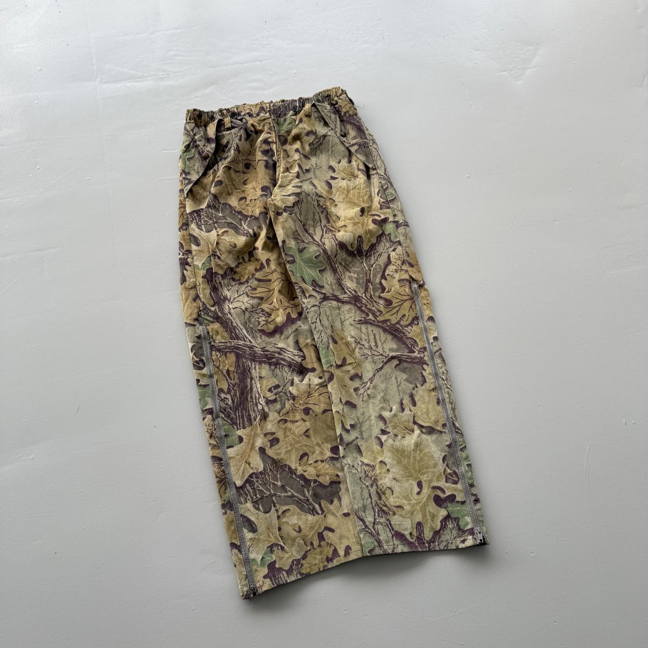 Pella Real Tree Camo Leaf Design 90's Cargo Pants - 35" x 30"