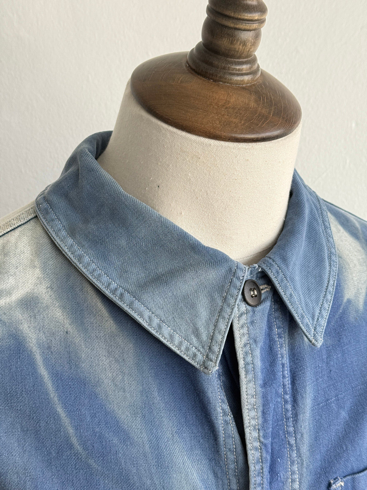 Faded Blue French 1950s/60s Vintage Workwear Chore Jacket CH519 - Medium