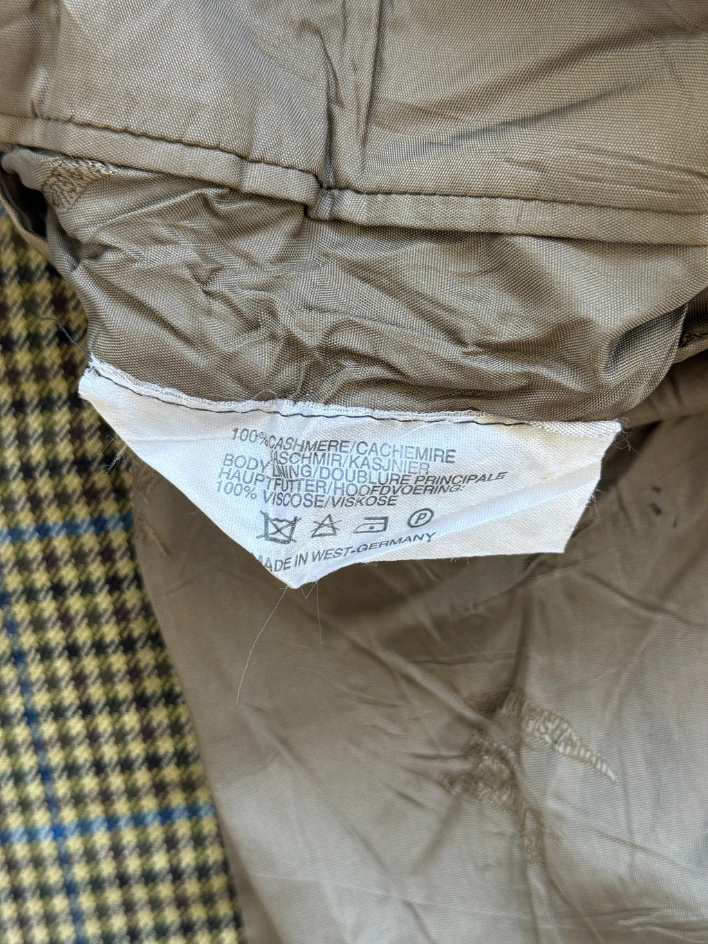 Burberry's 100% Cashmere Made in West Germany Vintage Blazer - Large