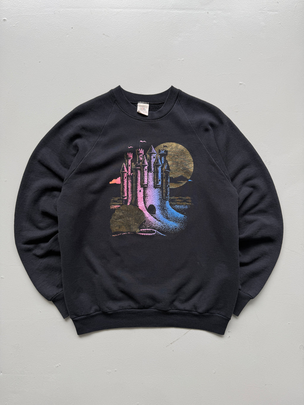 Fruit of the Loom Sand Castle Graphic 90's Vintage Sweatshirt - Medium