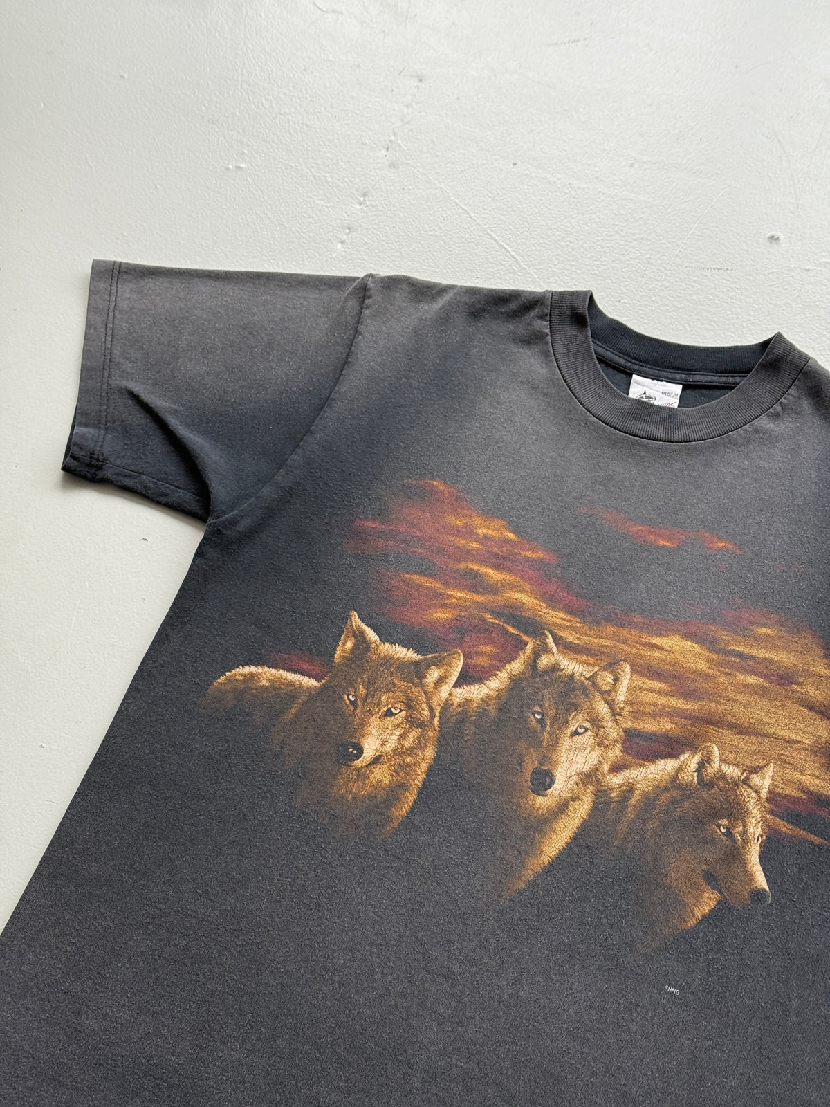 Faded Black Wolf 90's Vintage Graphic T-Shirt - Small