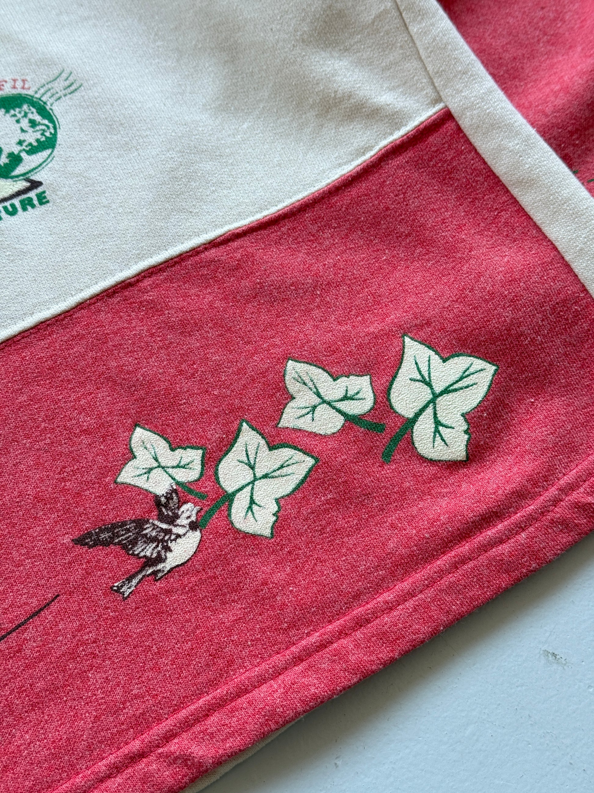 White Amity 90's Vintage Graphic Sweatshirt Jumper - Size 8/10