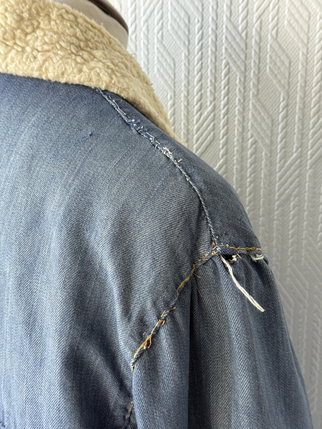 Blue Denim Sherpa Lined 70's Vintage Thrashed Jacket - XL