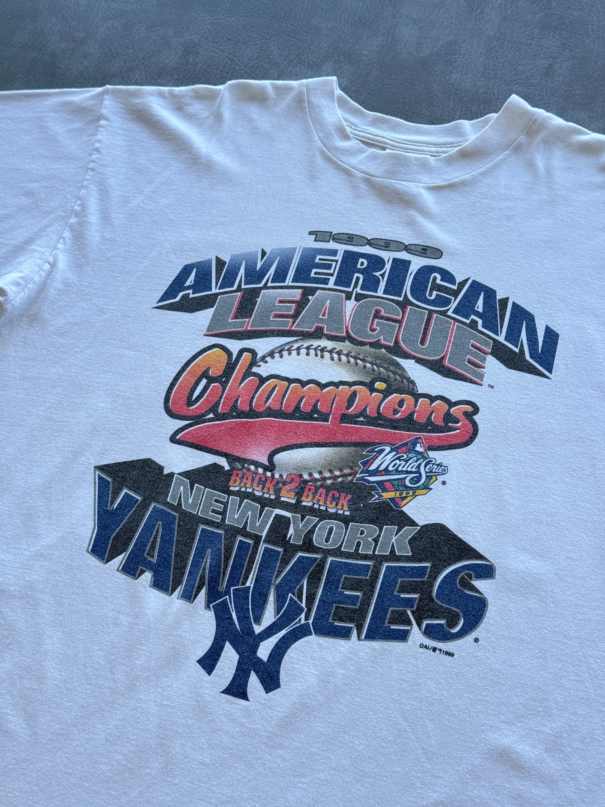 White New York Yankees 1999 World Series Back 2 Back Vintage Graphic T-Shirt - X