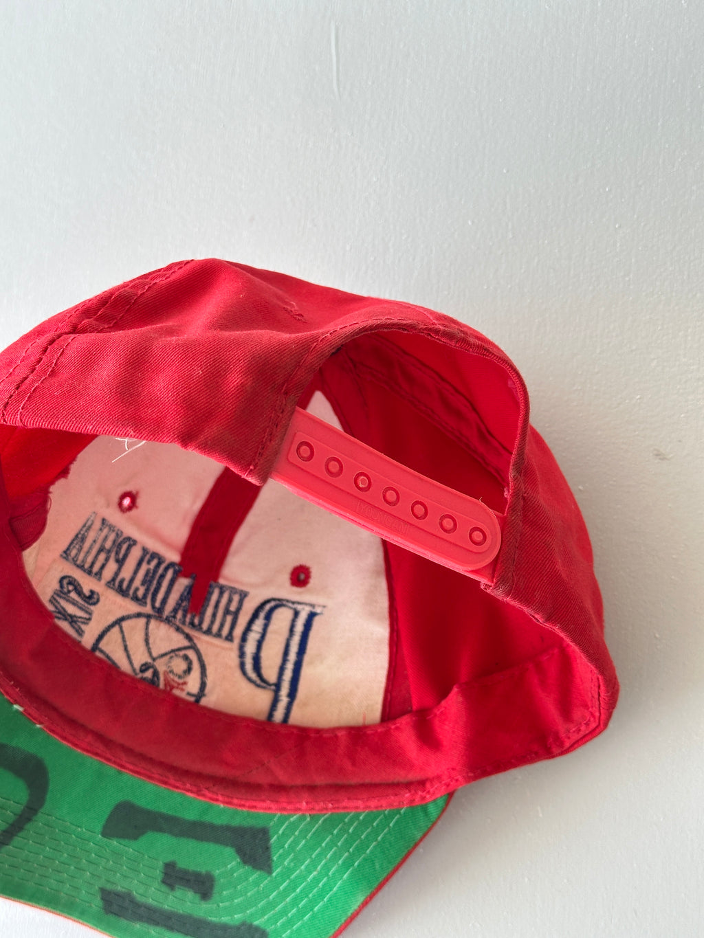 Red Philadelphia 76ers 90's Vintage SnapBack Trucker Cap
