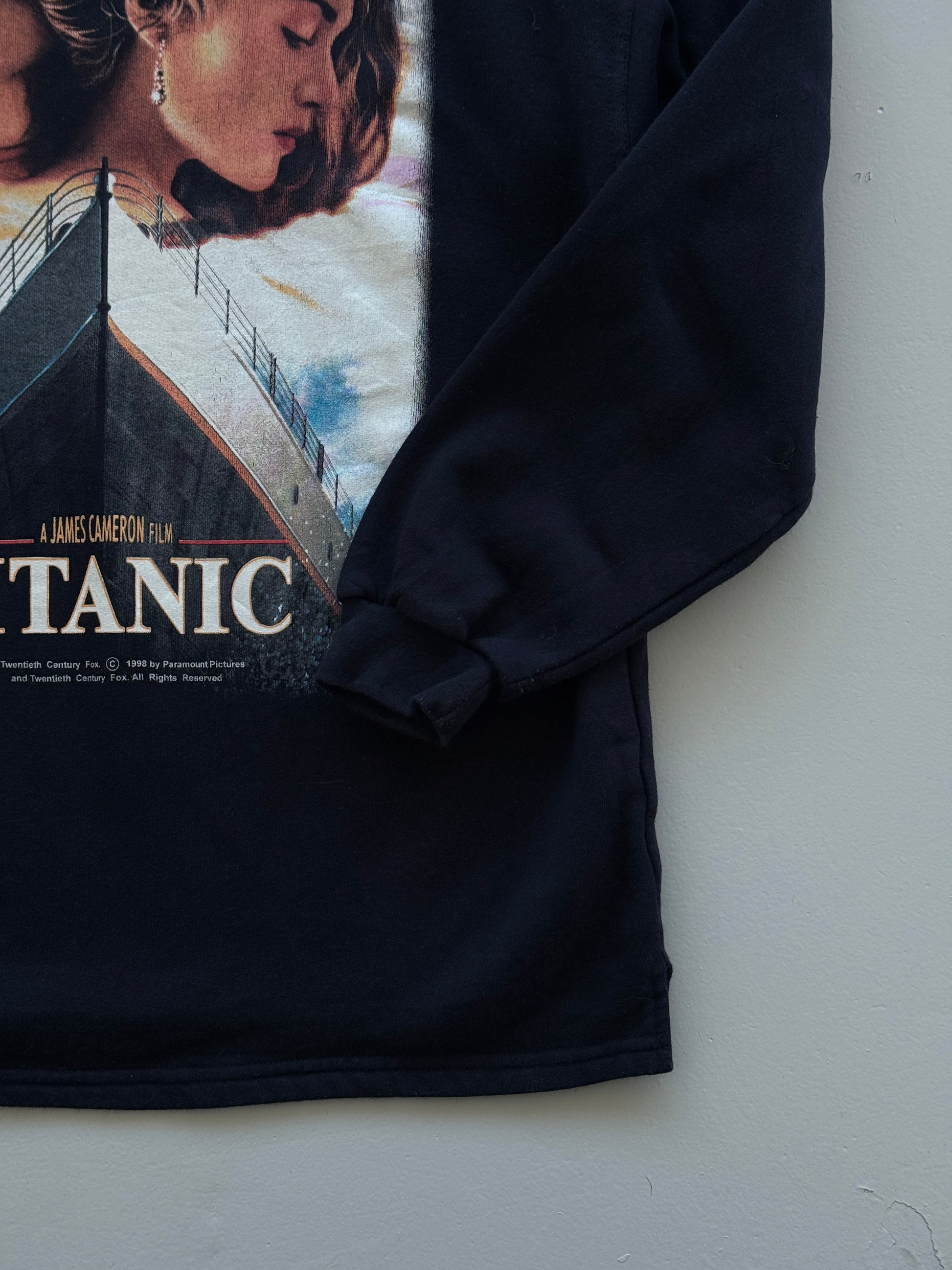 Black Titanic 90's Vintage Graphic Movie Poster Sweatshirt Jumper - Small