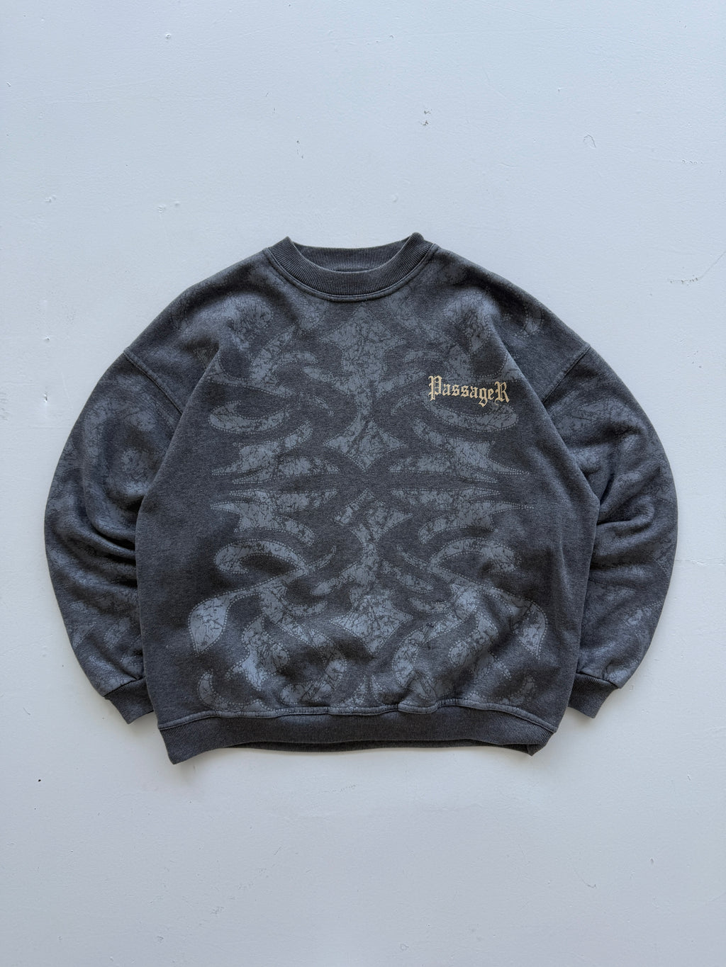 Passenger Surf Tribal Graphic Y2K Vintage Sweatshirt - Medium