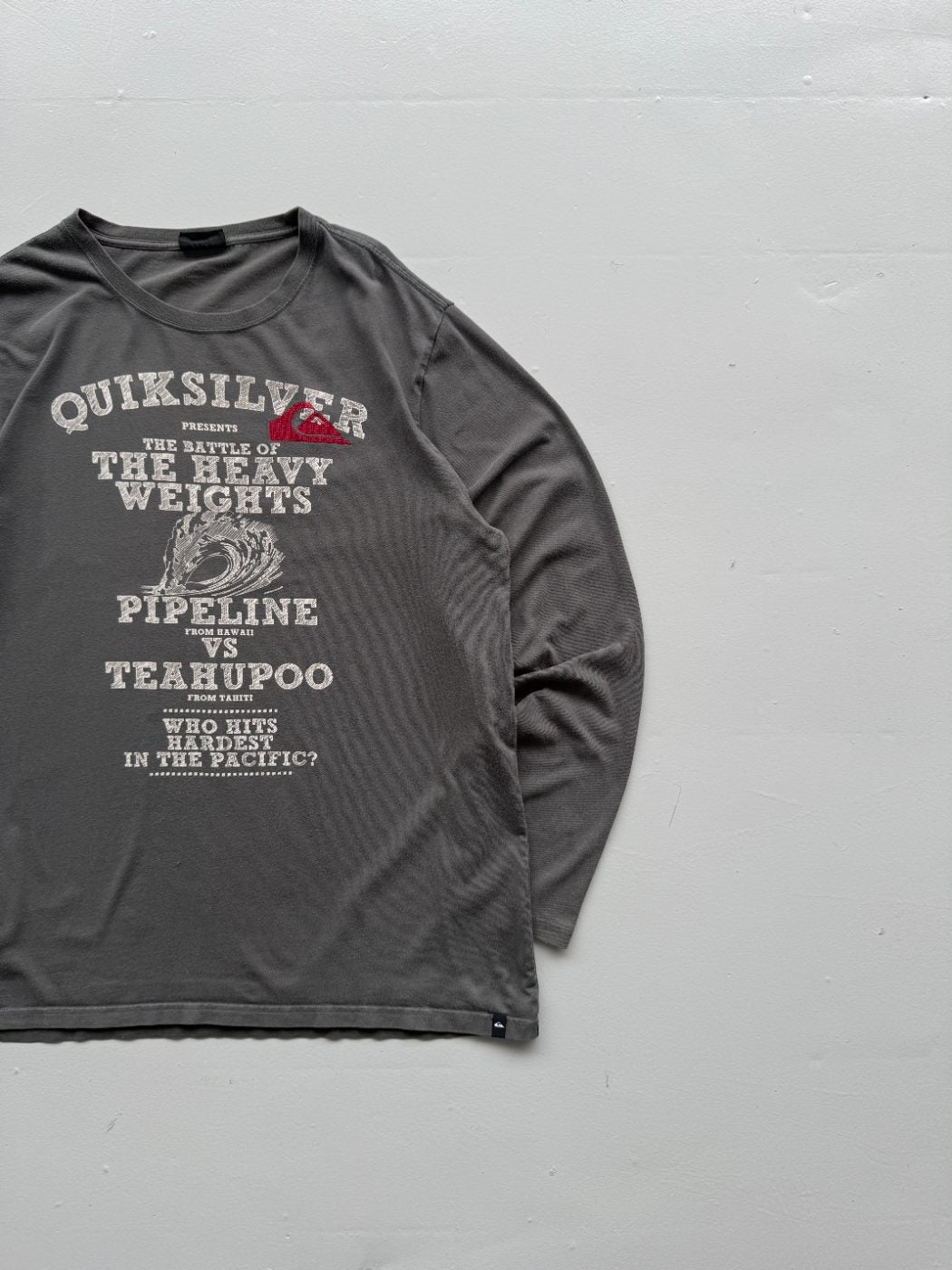 Quiksilver Battle of the Heavyweights Pipeline vs Teahupoo Y2K Long Sleeve Graph