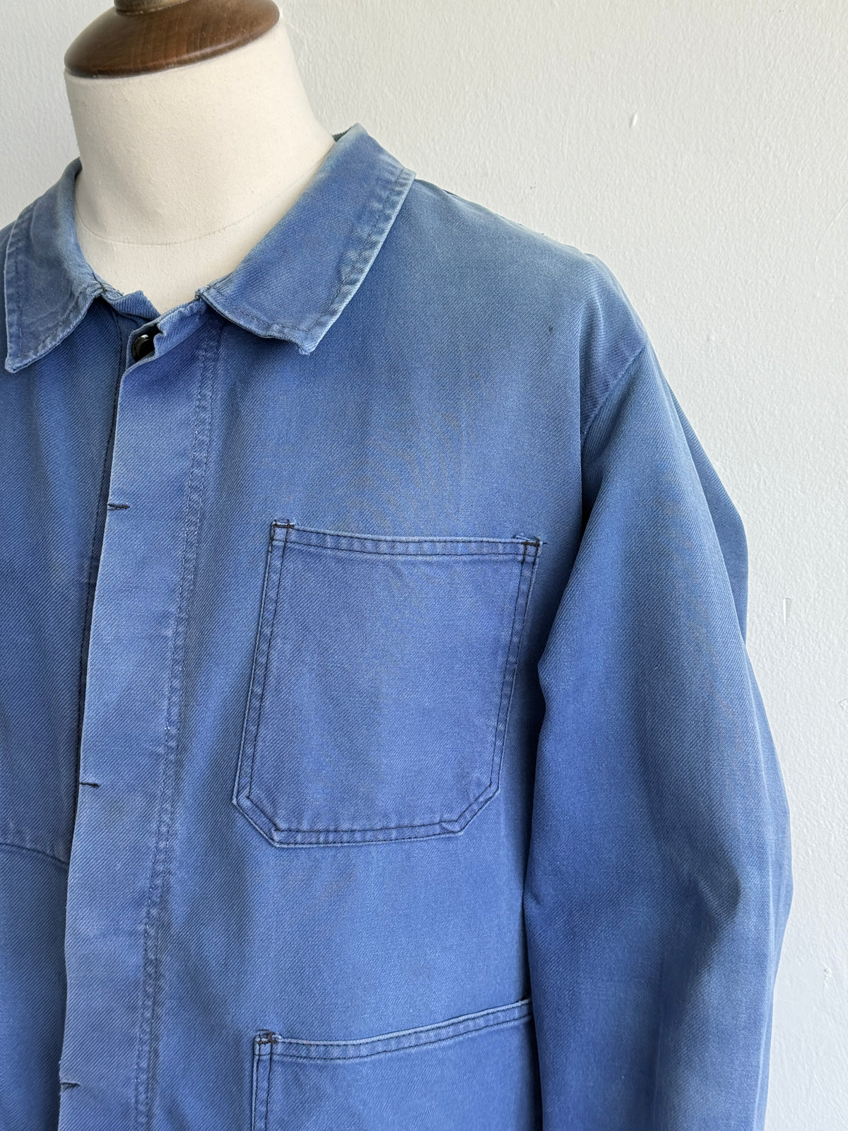 Faded Blue French 1950s/60s Vintage Workwear Chore Jacket CH486 - Medium