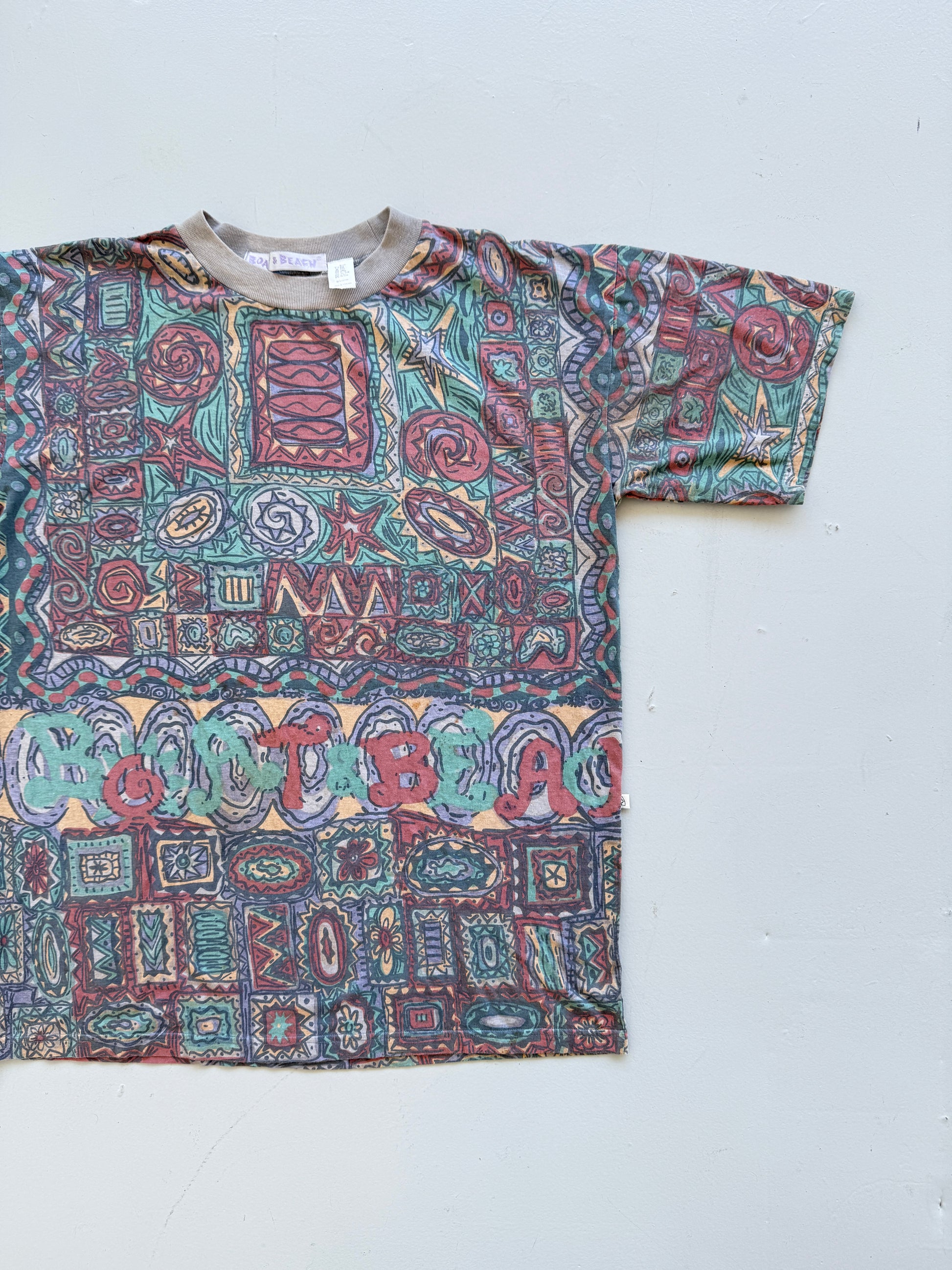 Boat & Beach 90's Vintage All Over Print Graphic T-Shirt - Large