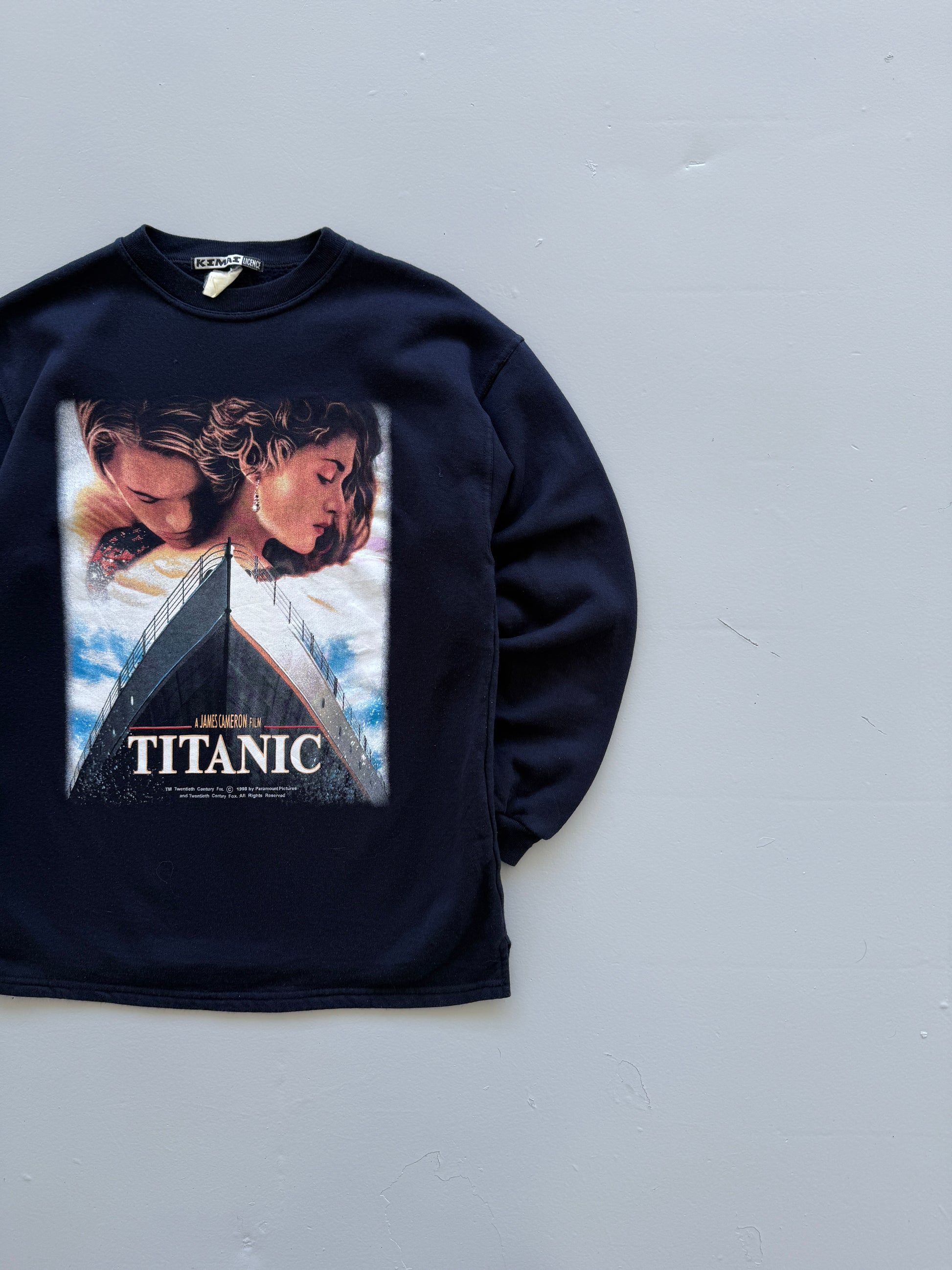 Black Titanic 90's Vintage Graphic Movie Poster Sweatshirt Jumper - Small
