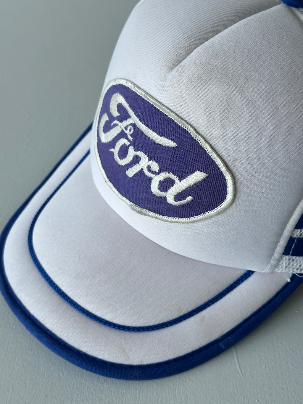White / Blue Ford 80's Vintage Mesh SnapBack Trucker Cap